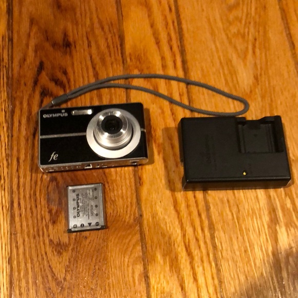 Olympus digital camera 12 mega pixels - Picture 1 of 4